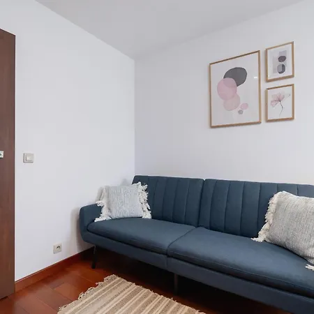 Dworska Modern In By Rent Like